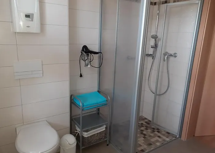 - August-bebel-str. 19 *